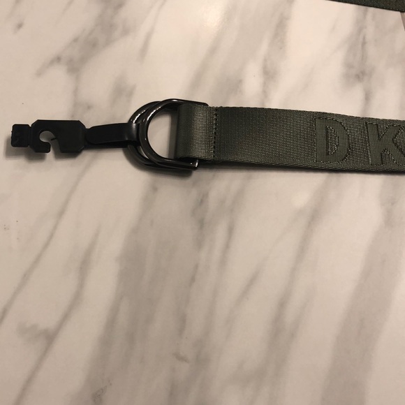 NWT Men’s DKNY Belt - Picture 3 of 4